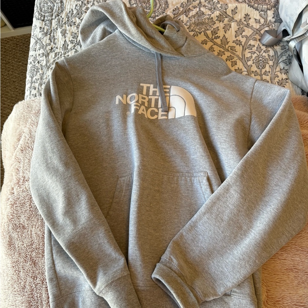 The North Face Men's Light Gray Pullover Hoodie